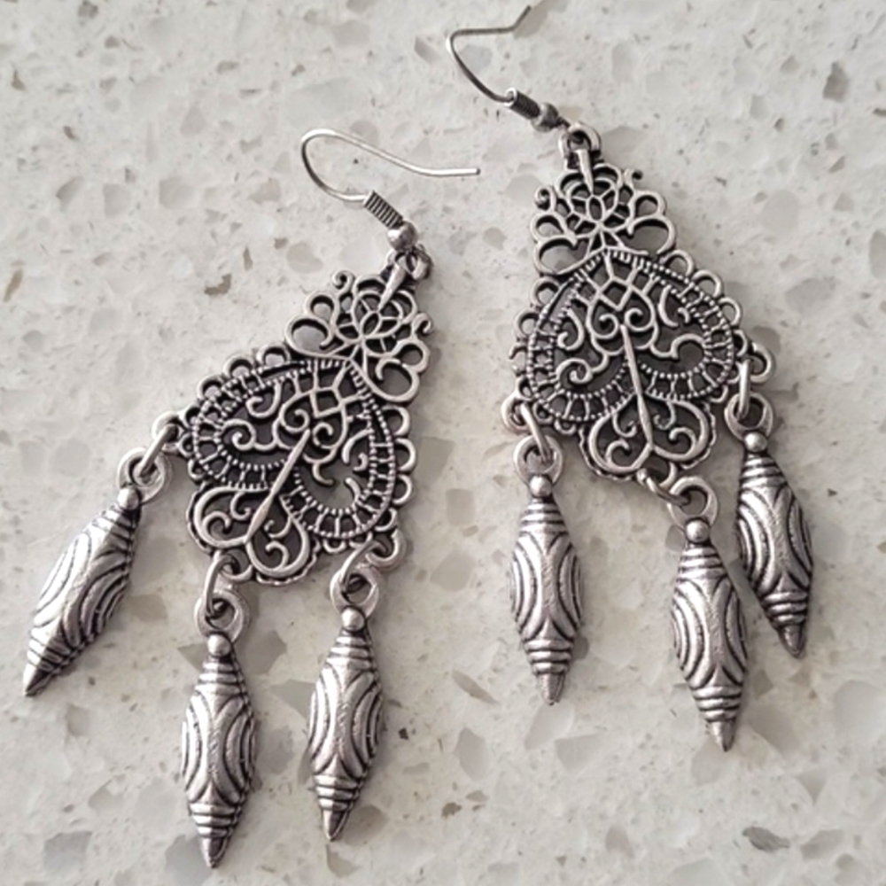 VINTAGE-STYLE FILIGREE CHANDELIER EARRINGS